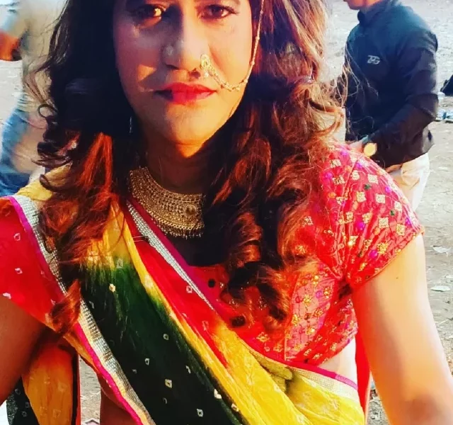 Dinesh-lal-yadav-Nirahua-Female-look