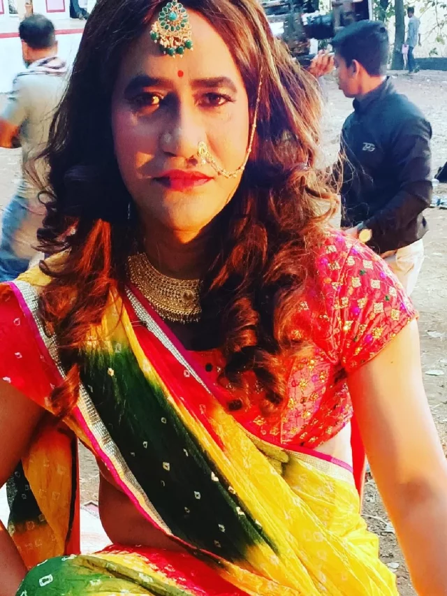 Dinesh-lal-yadav-Nirahua-Female-look