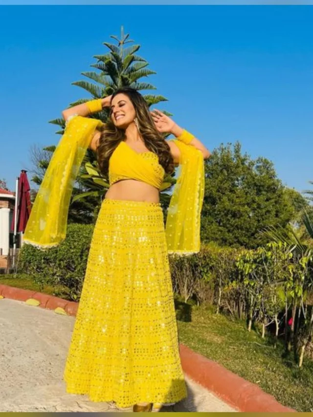 Akshara Singh ने Yellow Look में कराया फोटोशूट